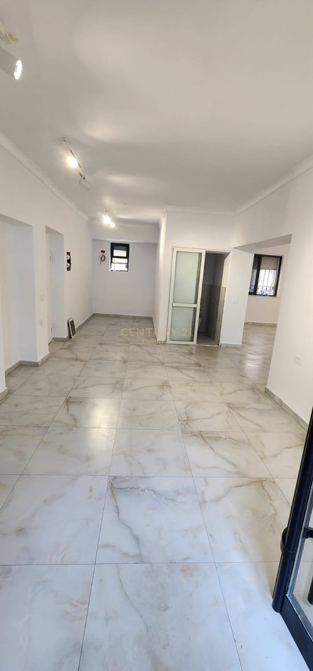 Xhamllik - Negozio in affitto al piano terra 80m2