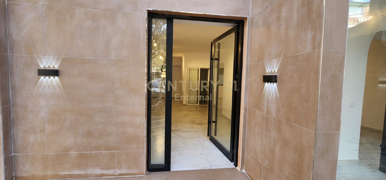 Xhamllik - Negozio in affitto al piano terra 80m2