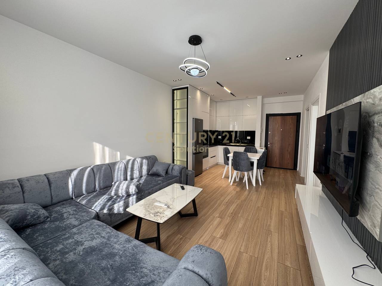 JAPIM ME QIRA 1+1 + PARKING TE URBAN GATE !