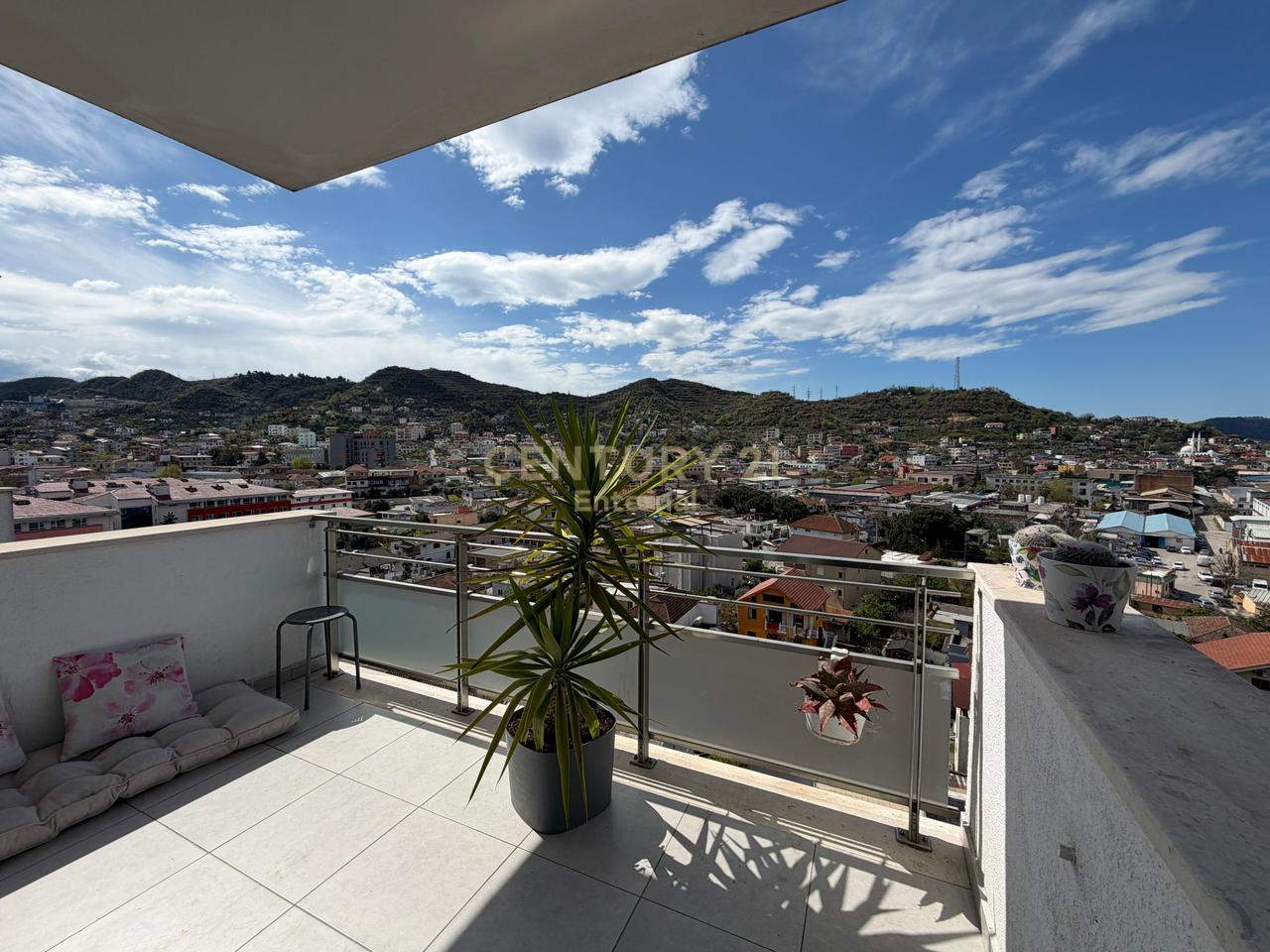 Apartament 3+1+ Parkim per Shitje te Golden Park 3