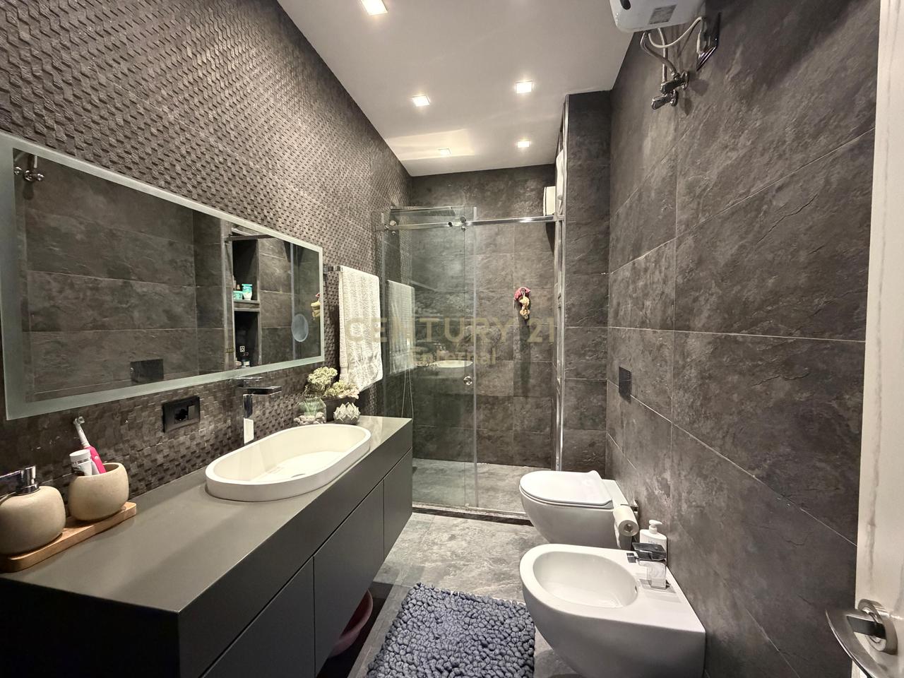 Apartament 3+1+ Parkim per Shitje te Golden Park 3