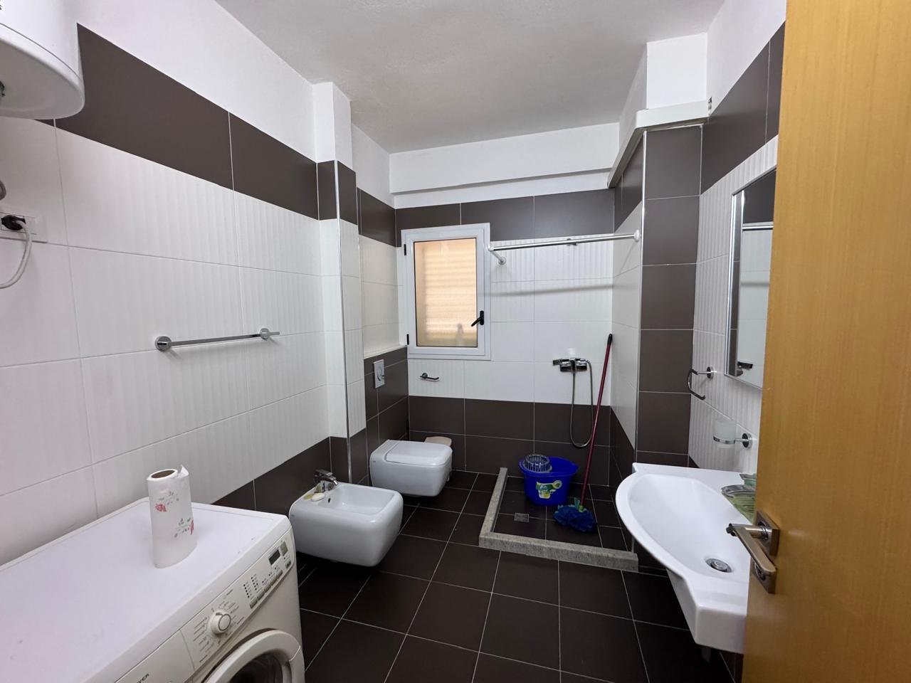 SHITET APARTAMENT 3+2+1+VERANDE NE RRUGEN "HASAN KUSHTA",VLORE( 1300 euro/m2)!