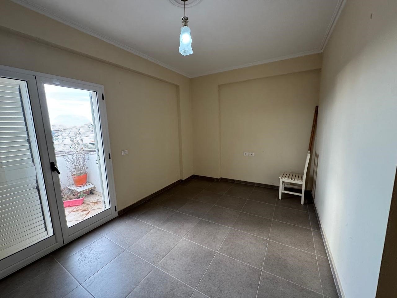 SHITET APARTAMENT 3+2+1+VERANDE NE RRUGEN "HASAN KUSHTA",VLORE( 1300 euro/m2)!