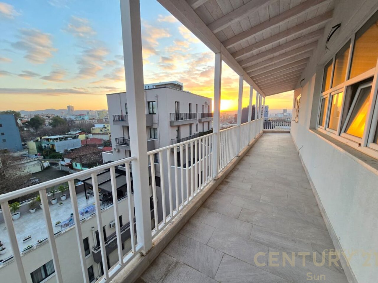 SHESIM DUBLEKS 3+1+2 ME VERANDE TE FARMACIA 10.