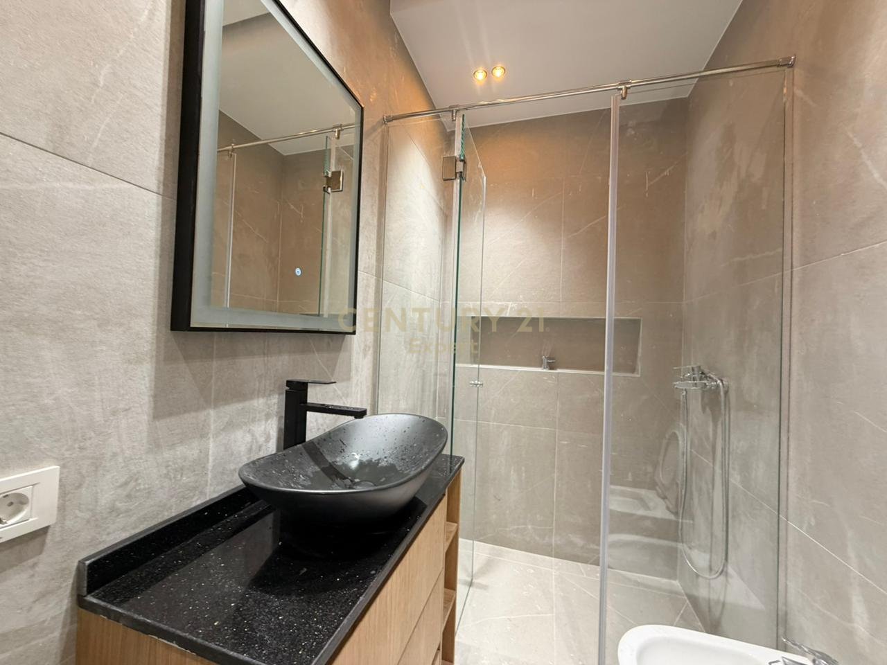 Appartamento 2+1+2+PP in affitto al Golden Tower Mine Peza Street, Tirana