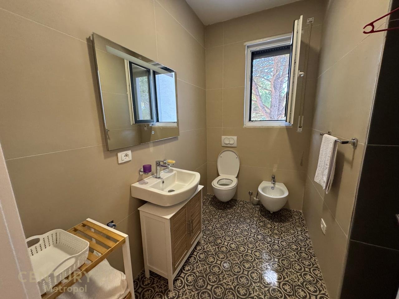 LOCALE COMMERCIALE IN VENDITA NEL COMPLESSO RESIDENZIALE VALA MAR