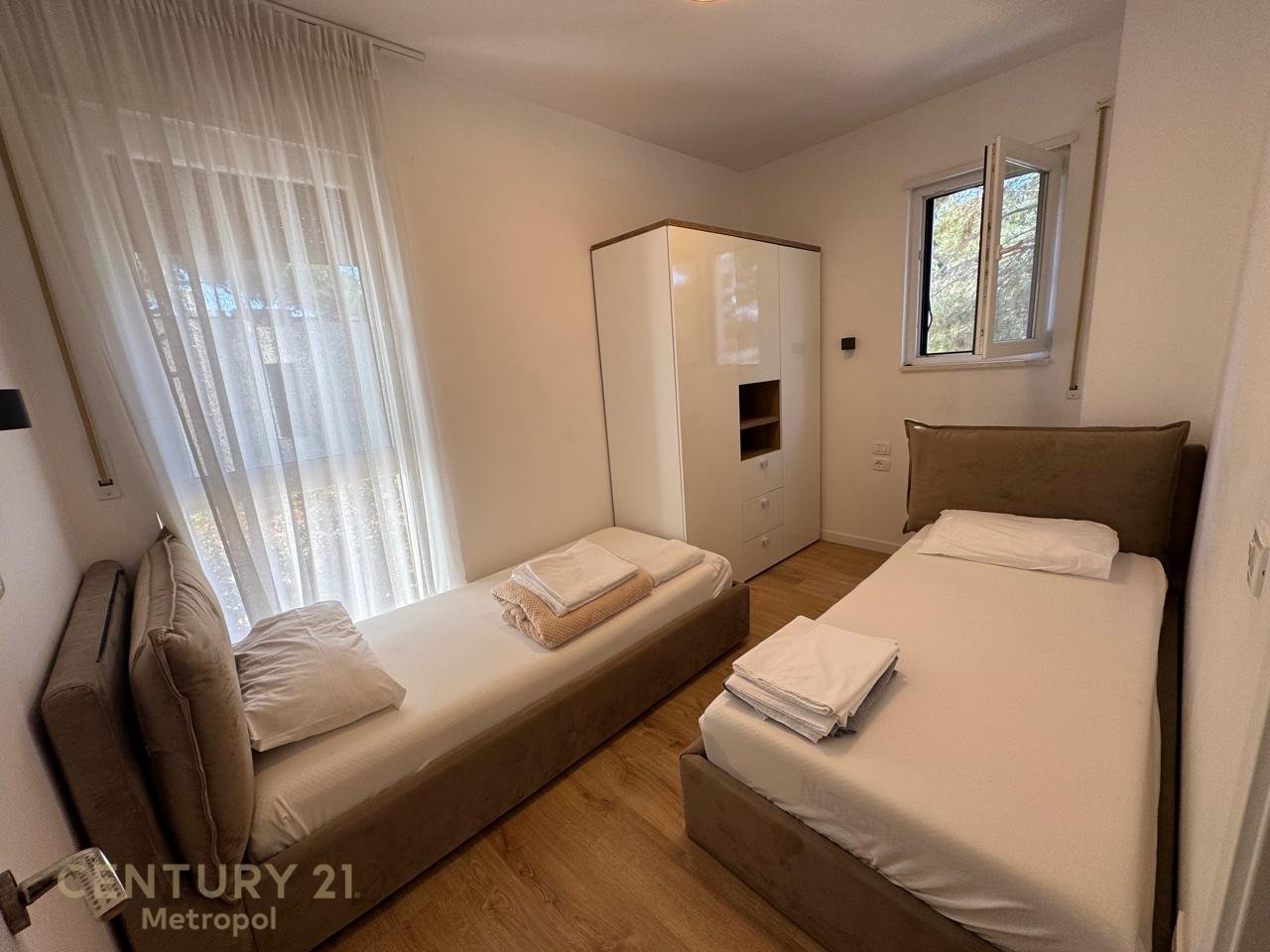 LOCALE COMMERCIALE IN VENDITA NEL COMPLESSO RESIDENZIALE VALA MAR