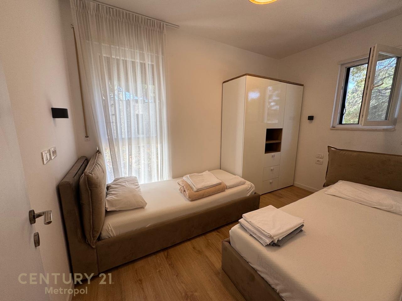 LOCALE COMMERCIALE IN VENDITA NEL COMPLESSO RESIDENZIALE VALA MAR