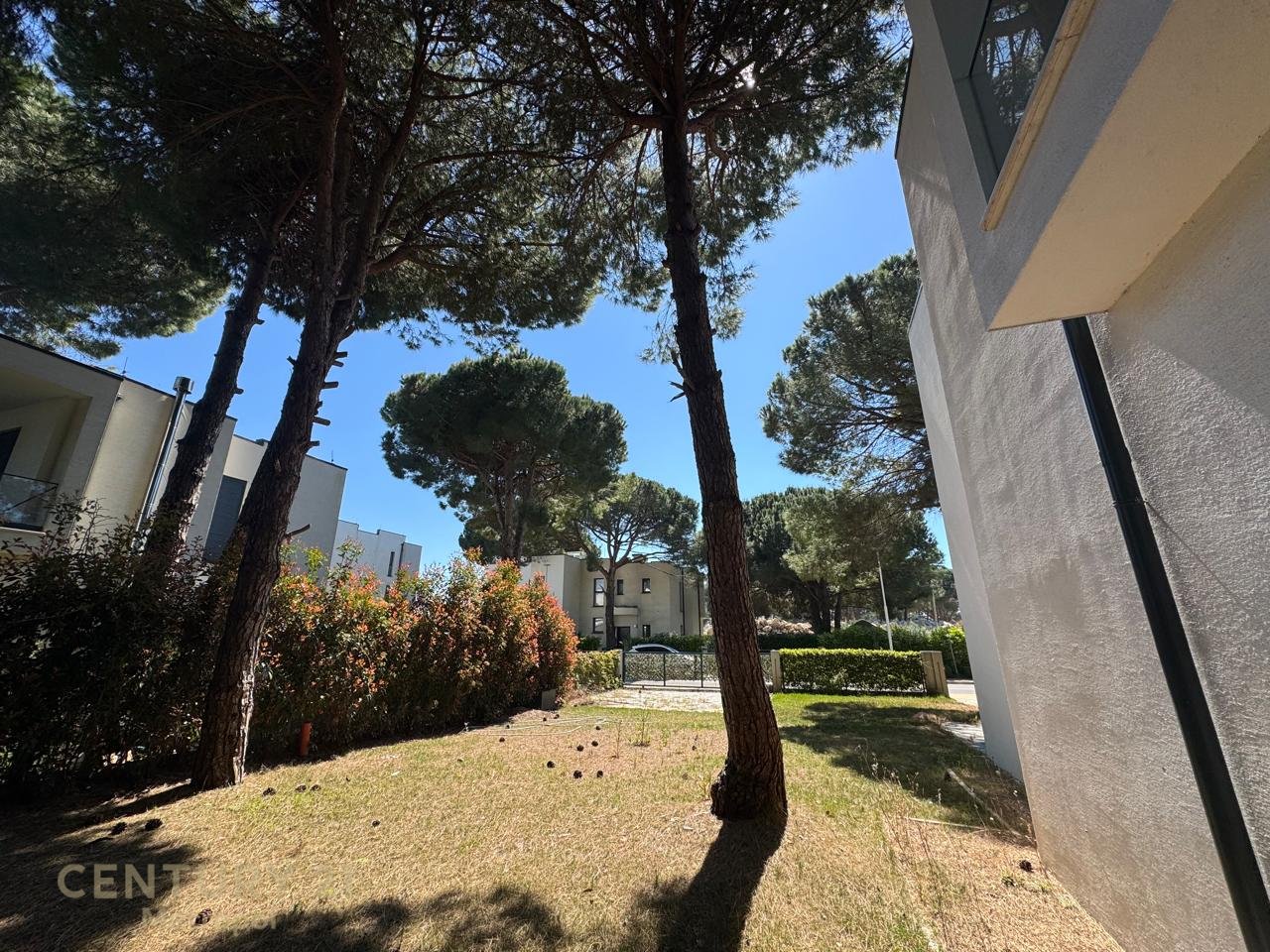 LOCALE COMMERCIALE IN VENDITA NEL COMPLESSO RESIDENZIALE VALA MAR