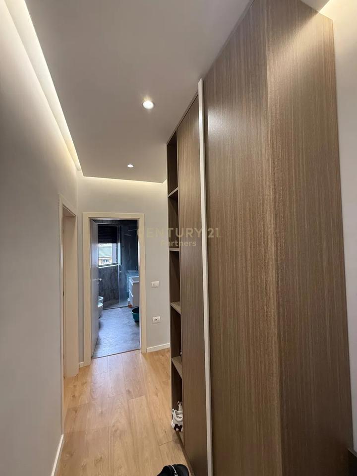 SHESIM APARTAMENT 2+1+2+ POST PARKIMI NE RRUGEN E DURRSIT!