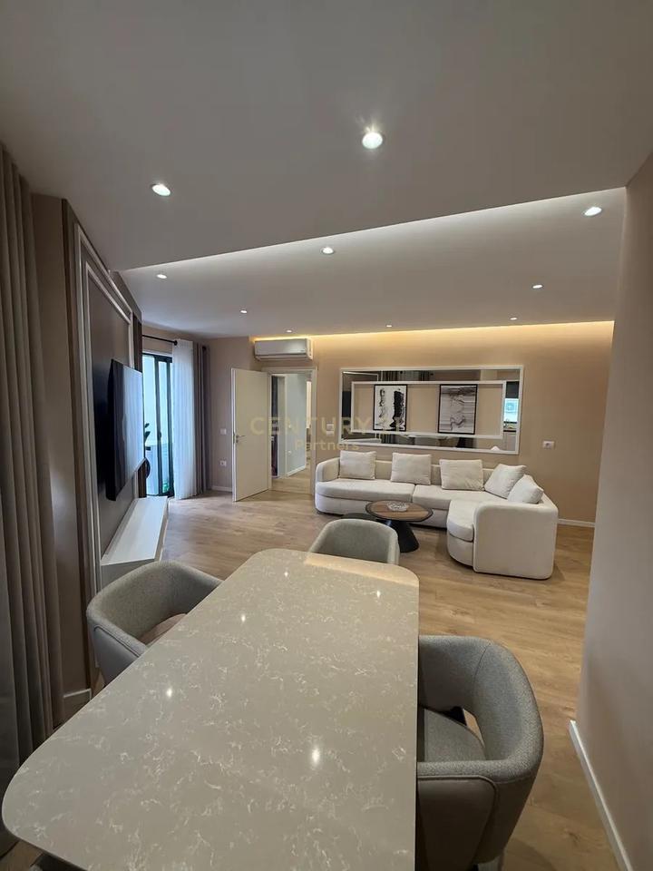 SHESIM APARTAMENT 2+1+2+ POST PARKIMI NE RRUGEN E DURRSIT!