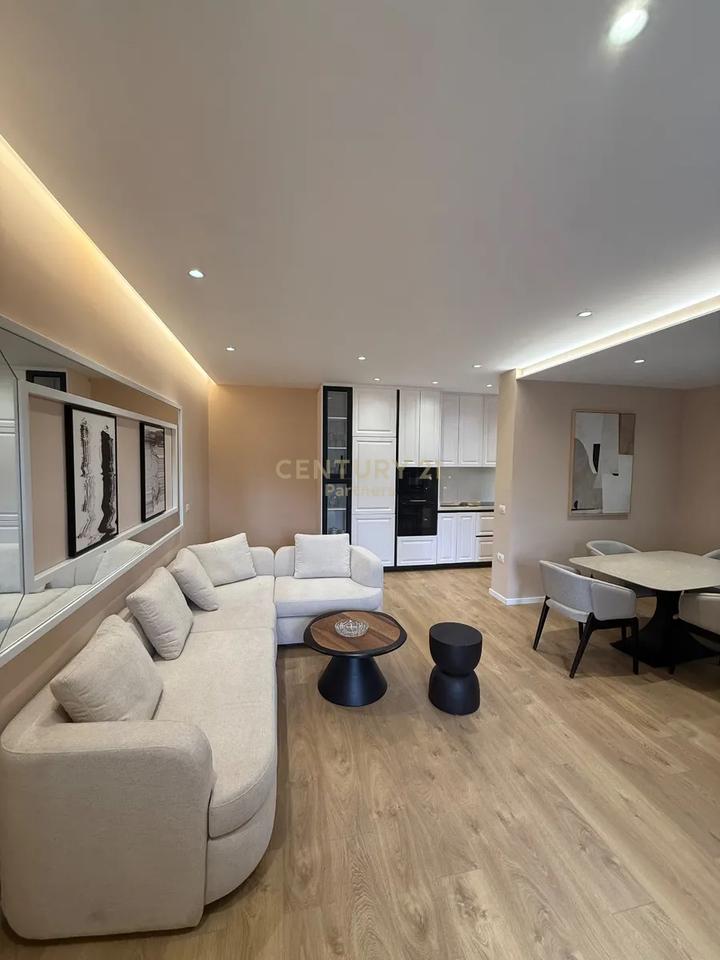 SHESIM APARTAMENT 2+1+2+ POST PARKIMI NE RRUGEN E DURRSIT!