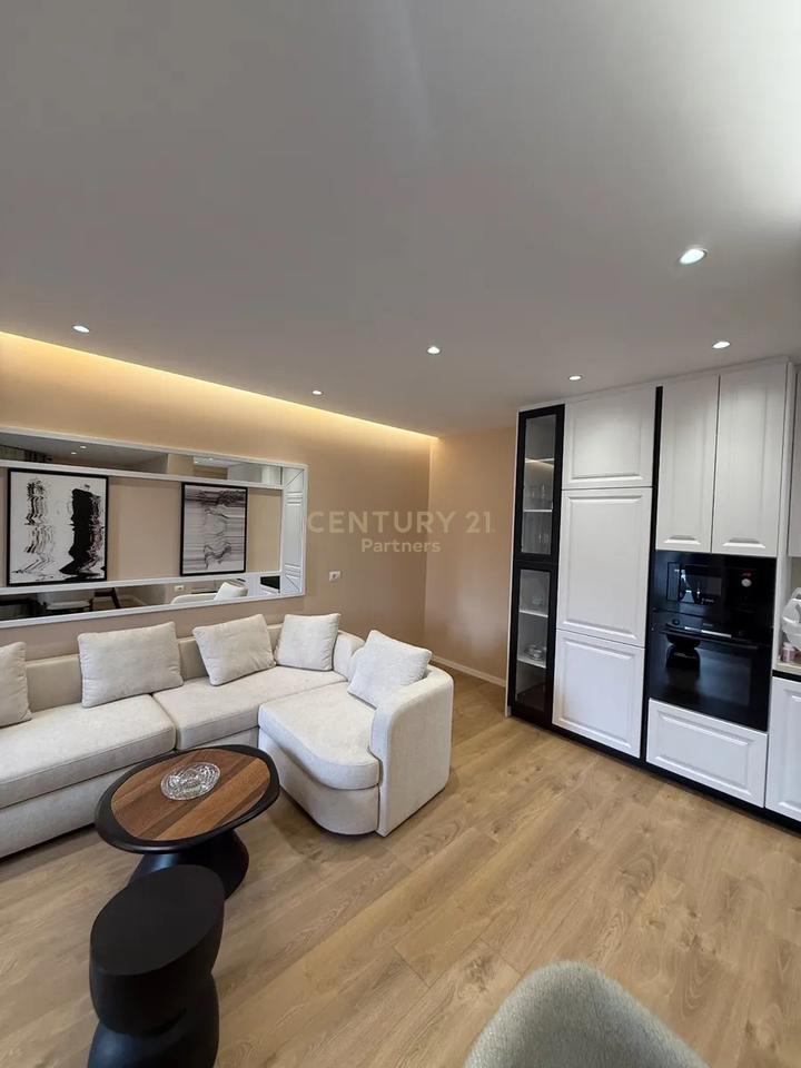 SHESIM APARTAMENT 2+1+2+ POST PARKIMI NE RRUGEN E DURRSIT!