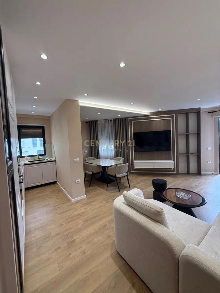 SHESIM APARTAMENT 2+1+2+ POST PARKIMI NE RRUGEN E DURRSIT!