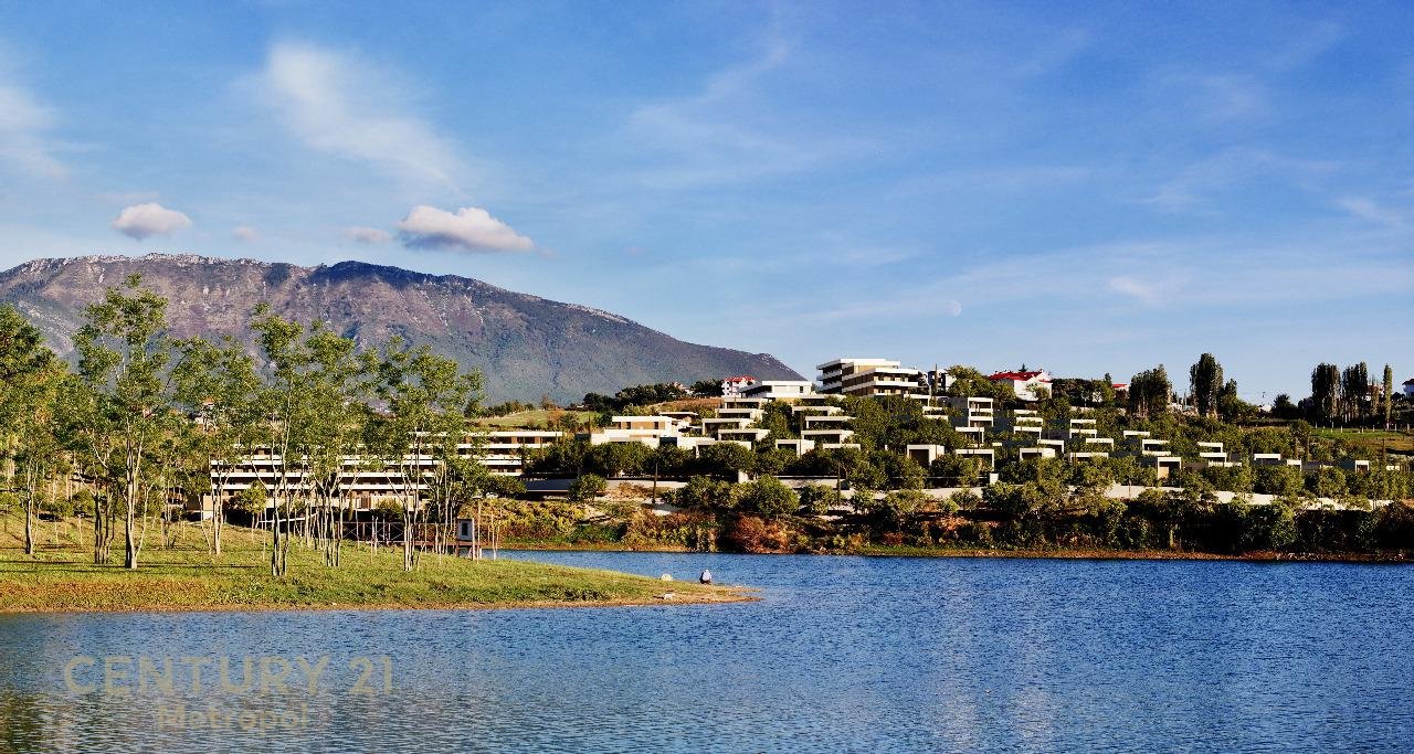 Apartment 2+1+2 with Verandas at Lake Front Residence, Farke!