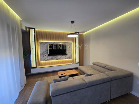 APARTAMENT LUKSOZ 2+1+2+ POST PARKIMI ME QIRA TEK KOPSHTI BOTANIK!
