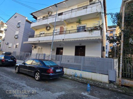 SHITET Kati 1 i nje vile 4+1 ne zonen e vilave te selites