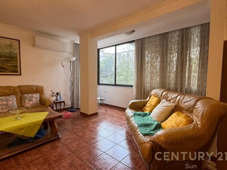 ZOGU I ZI, JAPIM ME QIRA APARTAMENT 2+1 !