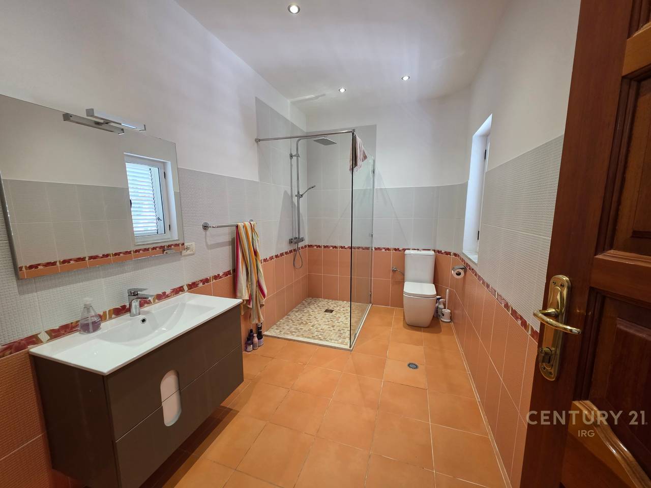 Vila Me Qira në Liqeni i Thatë!