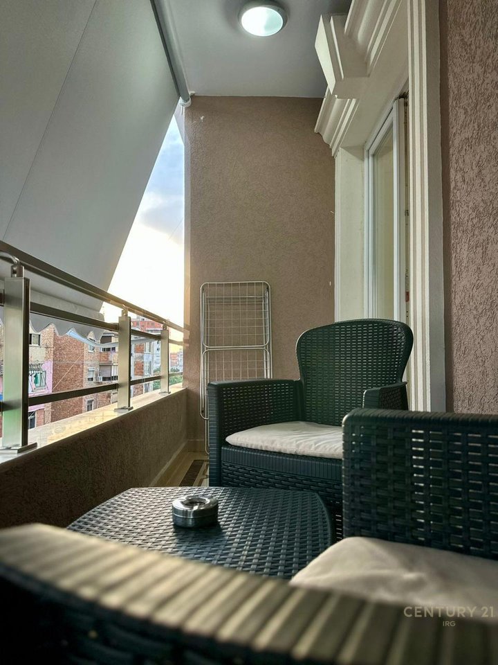 Qender, Apartament 1+1+Kuzhine te Vecuar!