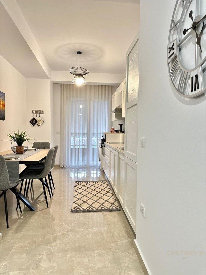 Qender, Apartament 1+1+Kuzhine te Vecuar!