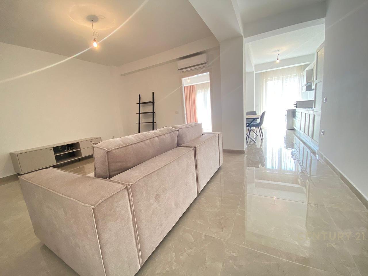 Qender, Apartament 1+1+Kuzhine te Vecuar!