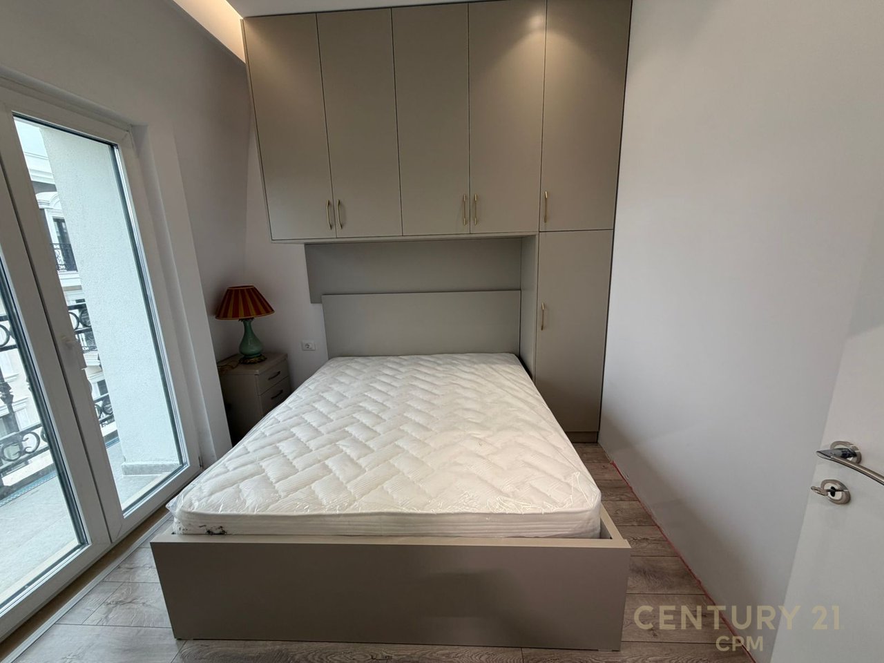 APARTAMENT 1+1 PER QIRA NE SAUK (PORTA E RE)