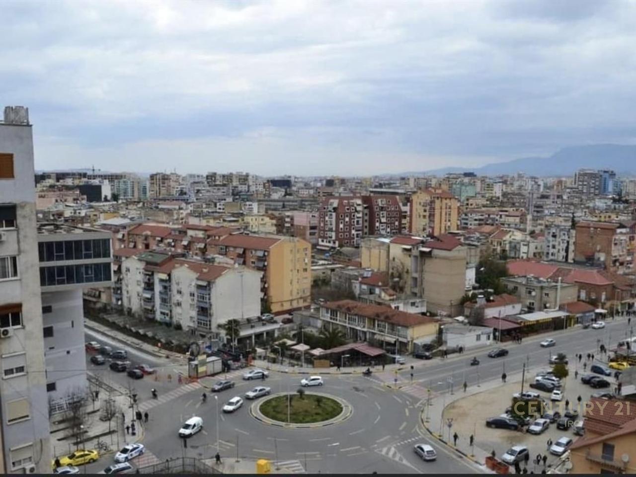 1+1 Apartment in the Paris Commune!