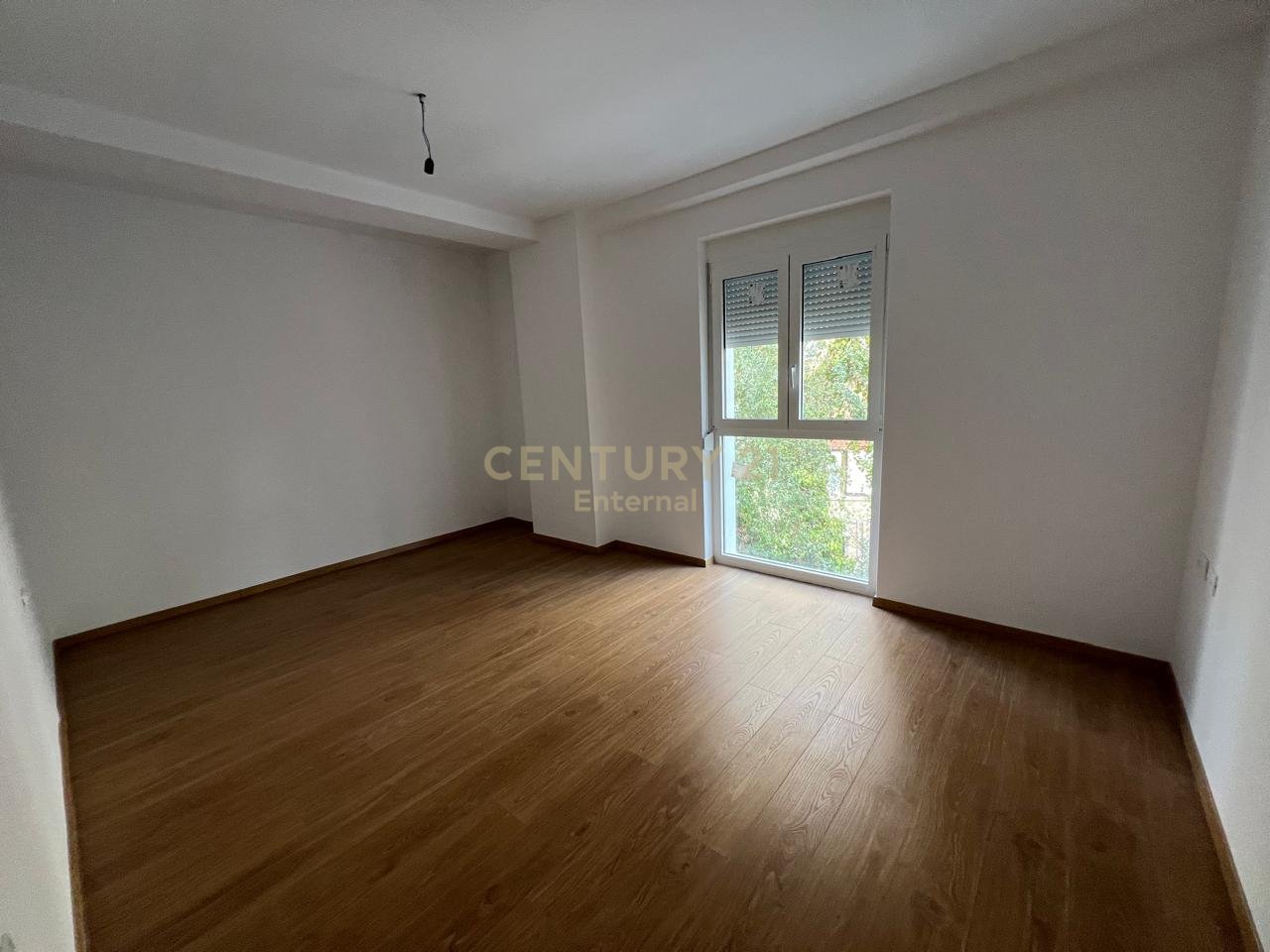 Ambient For Rent Zyra 2+1+2 On Elbasan Street, Tirana