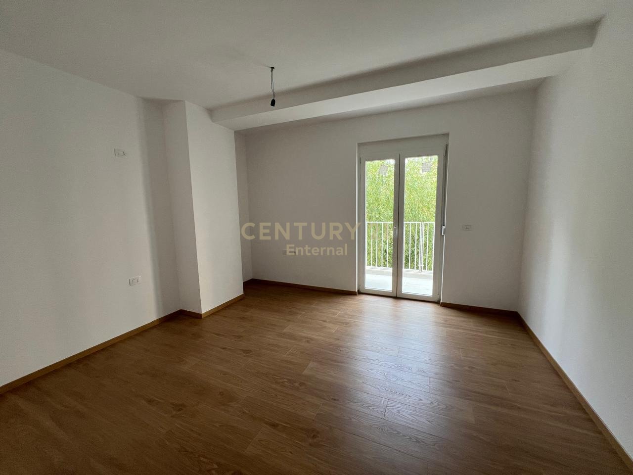 Ambient For Rent Zyra 2+1+2 On Elbasan Street, Tirana