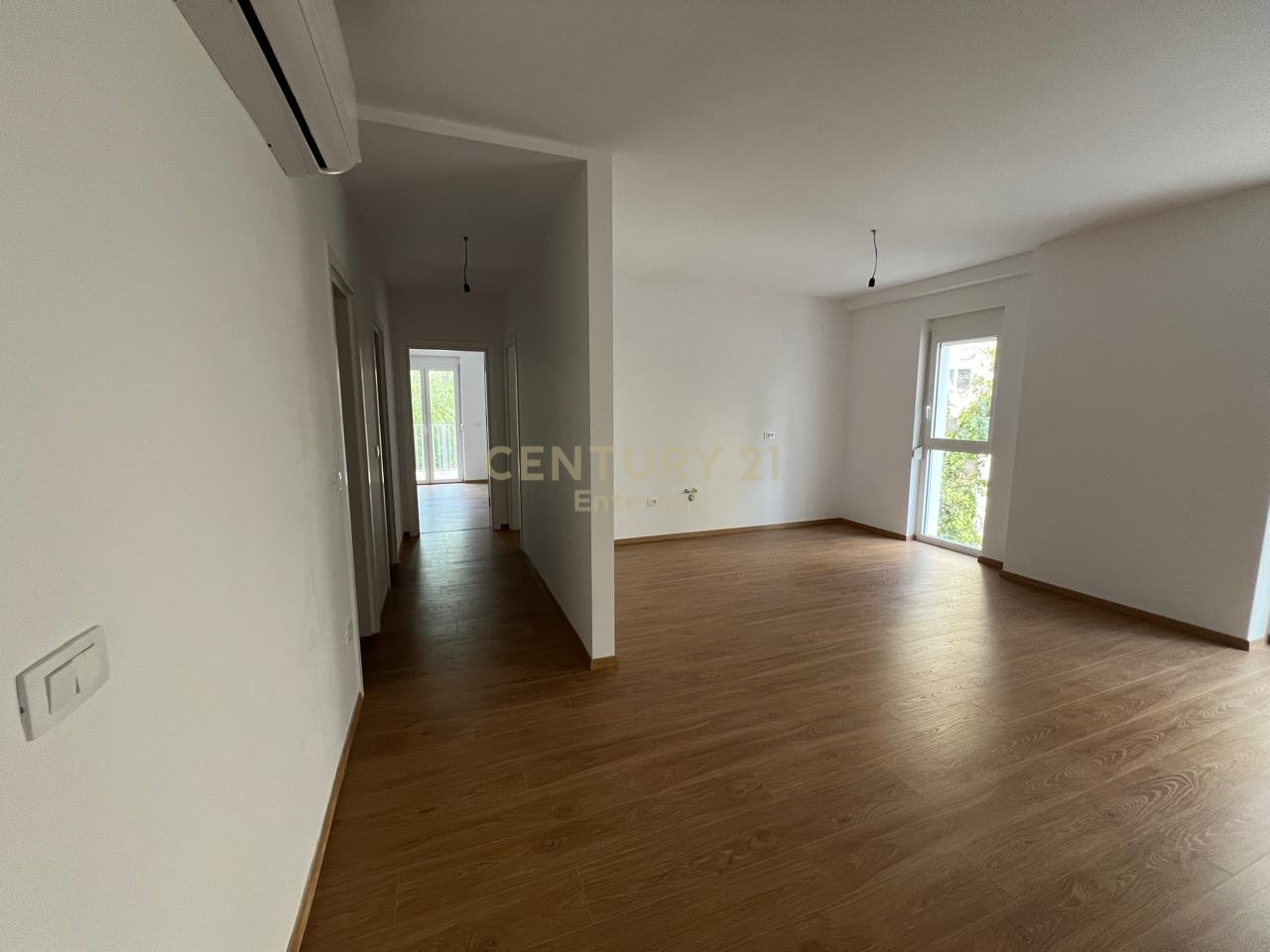 Ambient For Rent Zyra 2+1+2 On Elbasan Street, Tirana