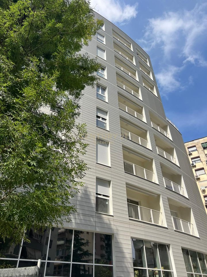 Ambient For Rent Zyra 2+1+2 On Elbasan Street, Tirana