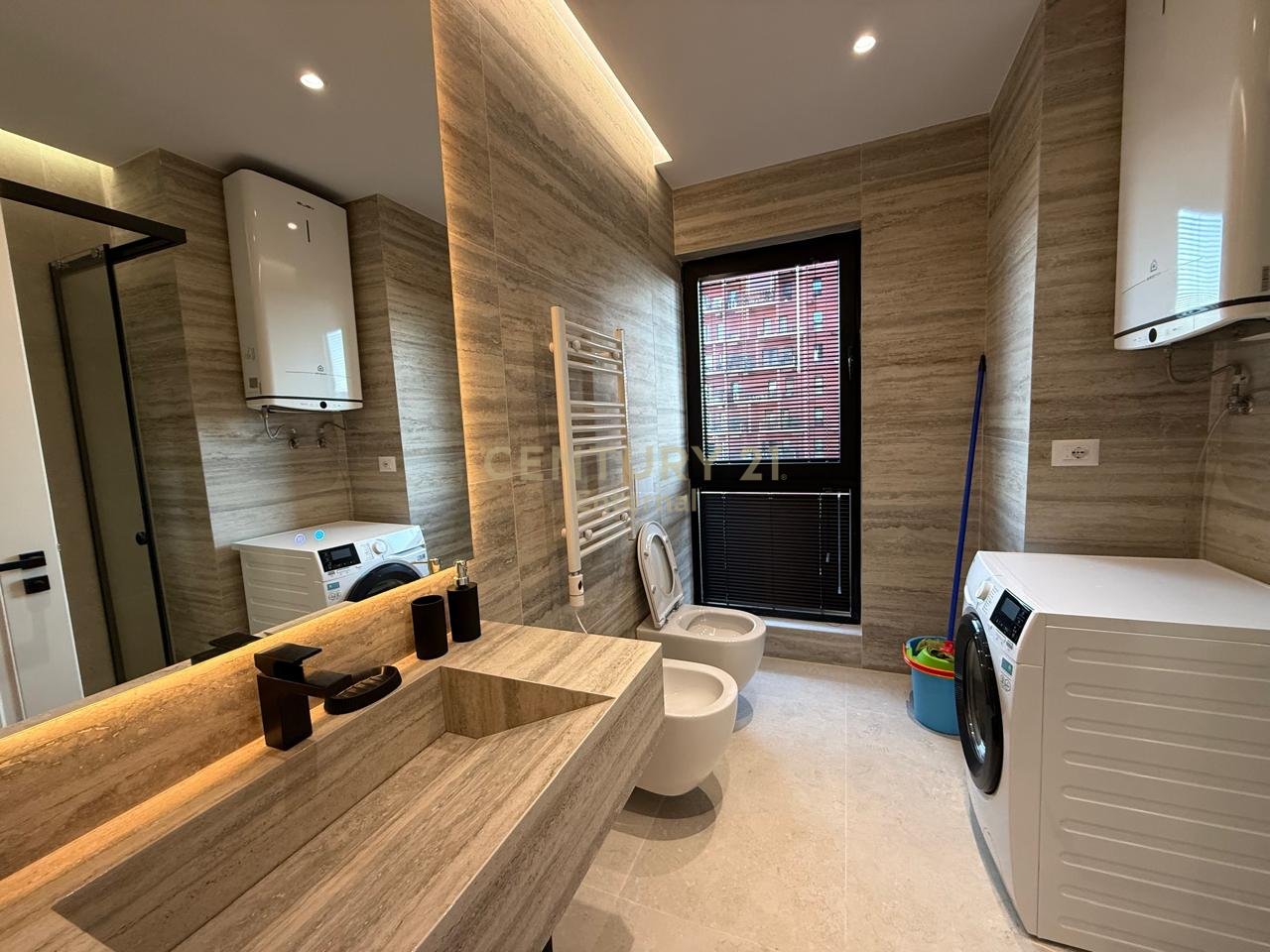 Apartament 2+1+2 Për Shitje Te Garden Building