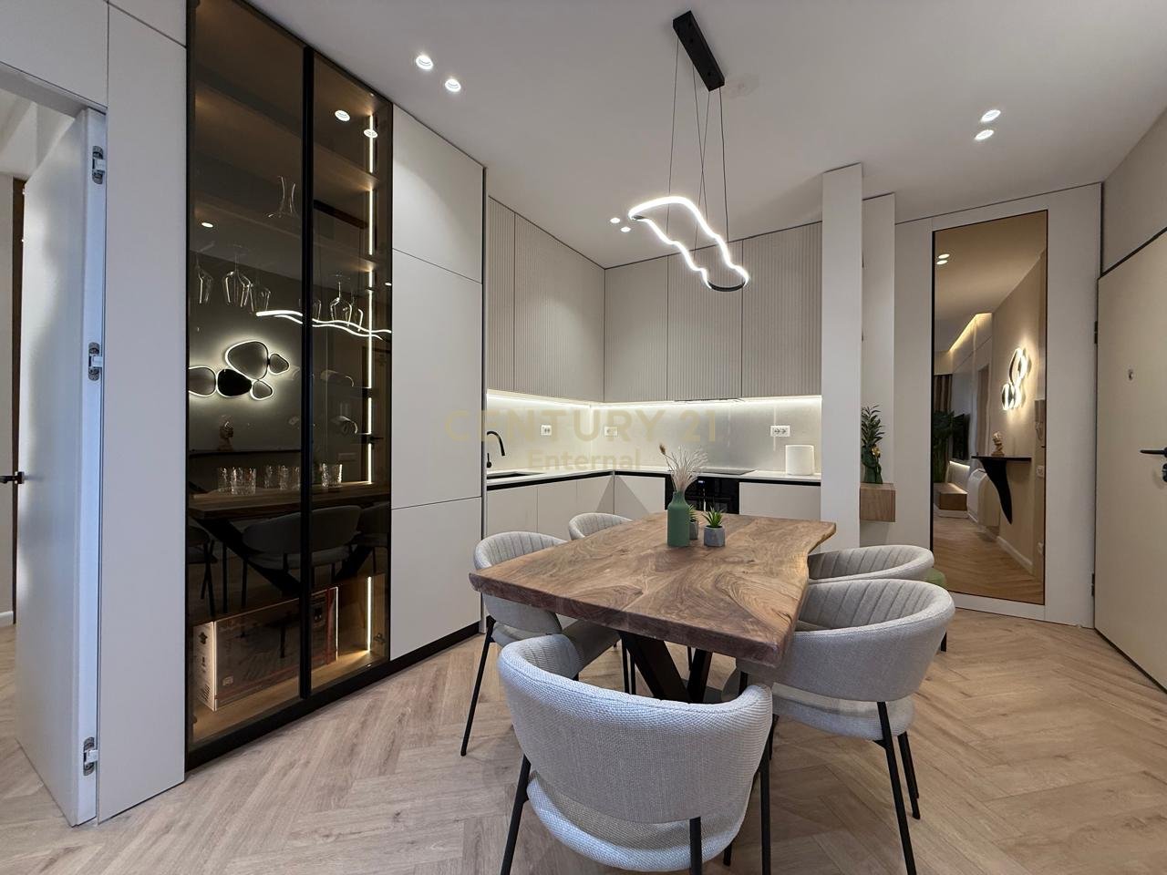 Apartament 2+1+2 Për Shitje Te Garden Building