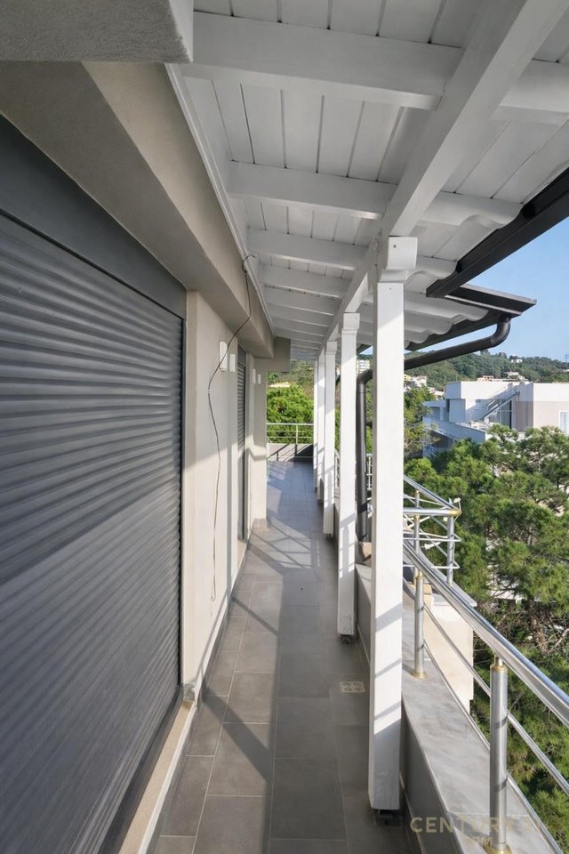 SUPER APARTMENT 2+1+2 FOR SALE IN GOLEM, FULLY INVESTED TO THE DETAIL WITH A LARGE VERANDA AND SEA VIEW