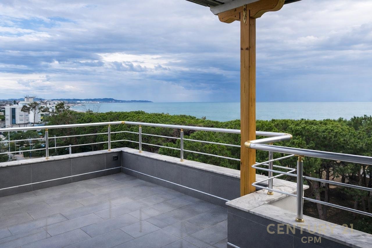 SUPER APARTMENT 2+1+2 FOR SALE IN GOLEM, FULLY INVESTED TO THE DETAIL WITH A LARGE VERANDA AND SEA VIEW