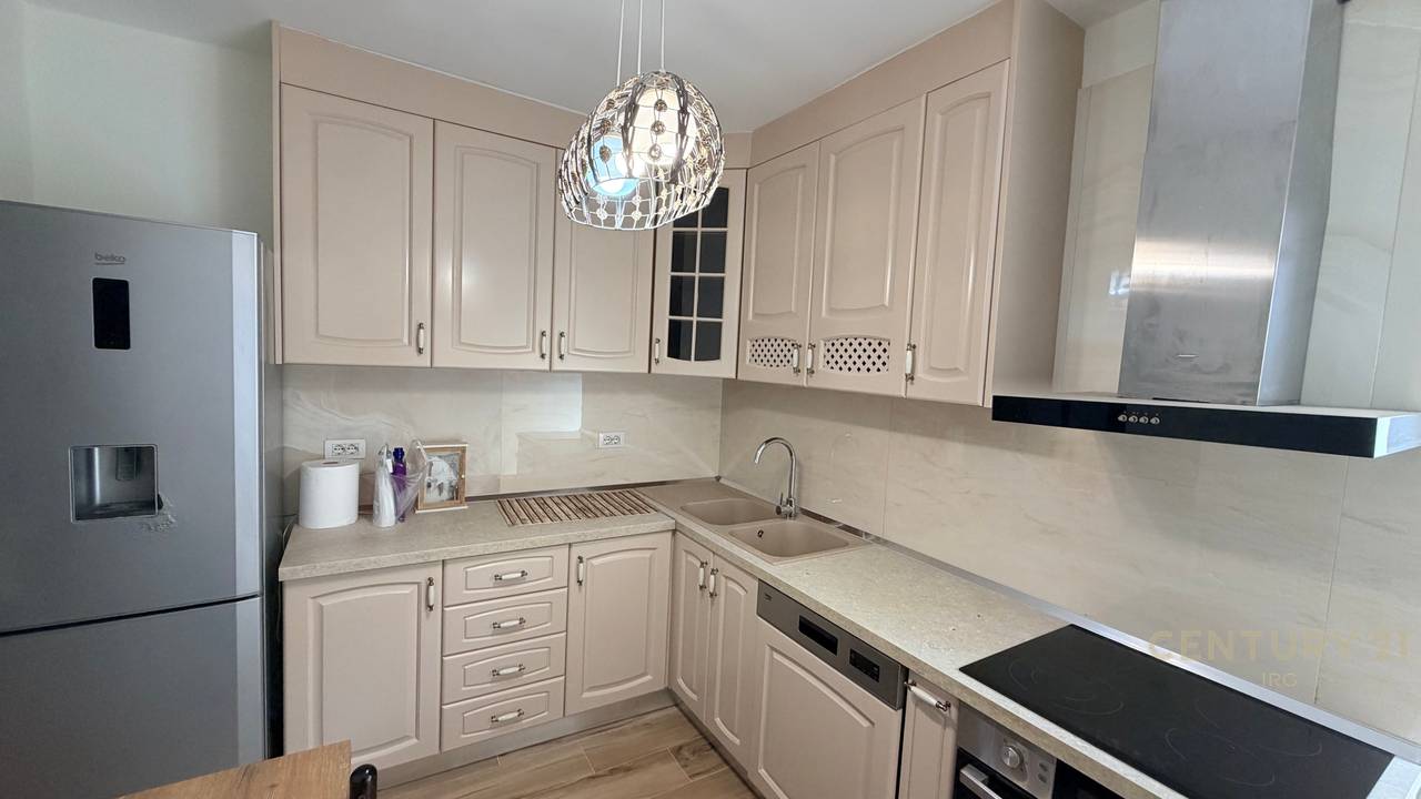 AFFITTASI 4+1+2 VICINO ALLA STRADA MINE PEZA!