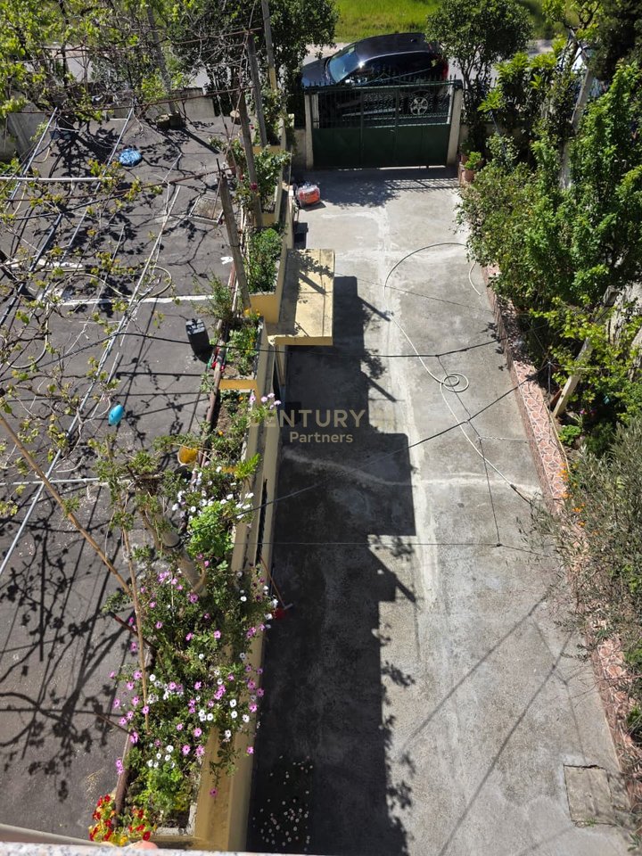 🏡 Shitet Vilë 3-Katëshe me Oborr – Zona Plazh (Hekurudha), Durrës