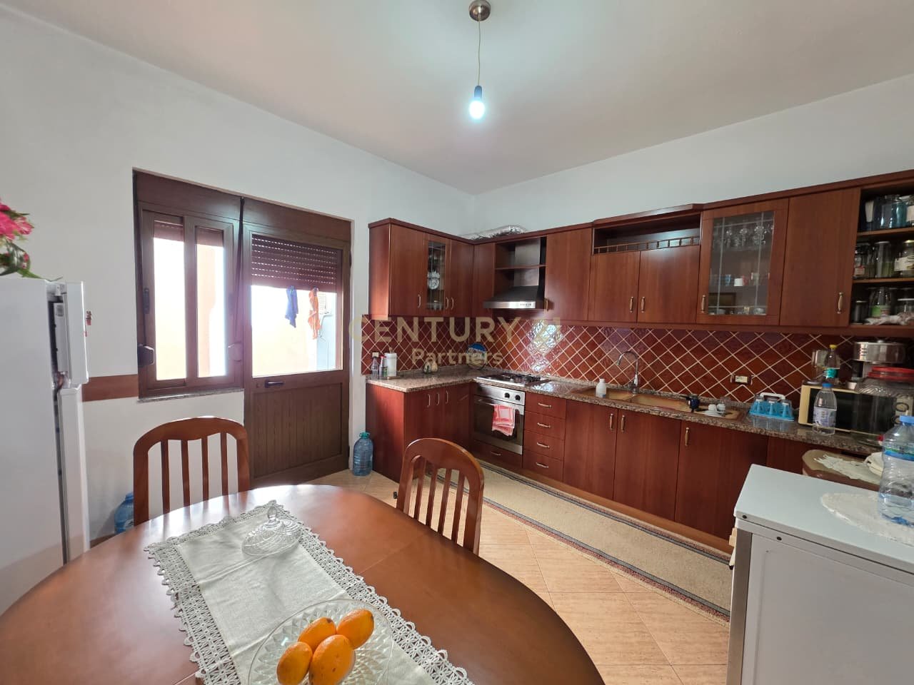 🏡 Shitet Vilë 3-Katëshe me Oborr – Zona Plazh (Hekurudha), Durrës