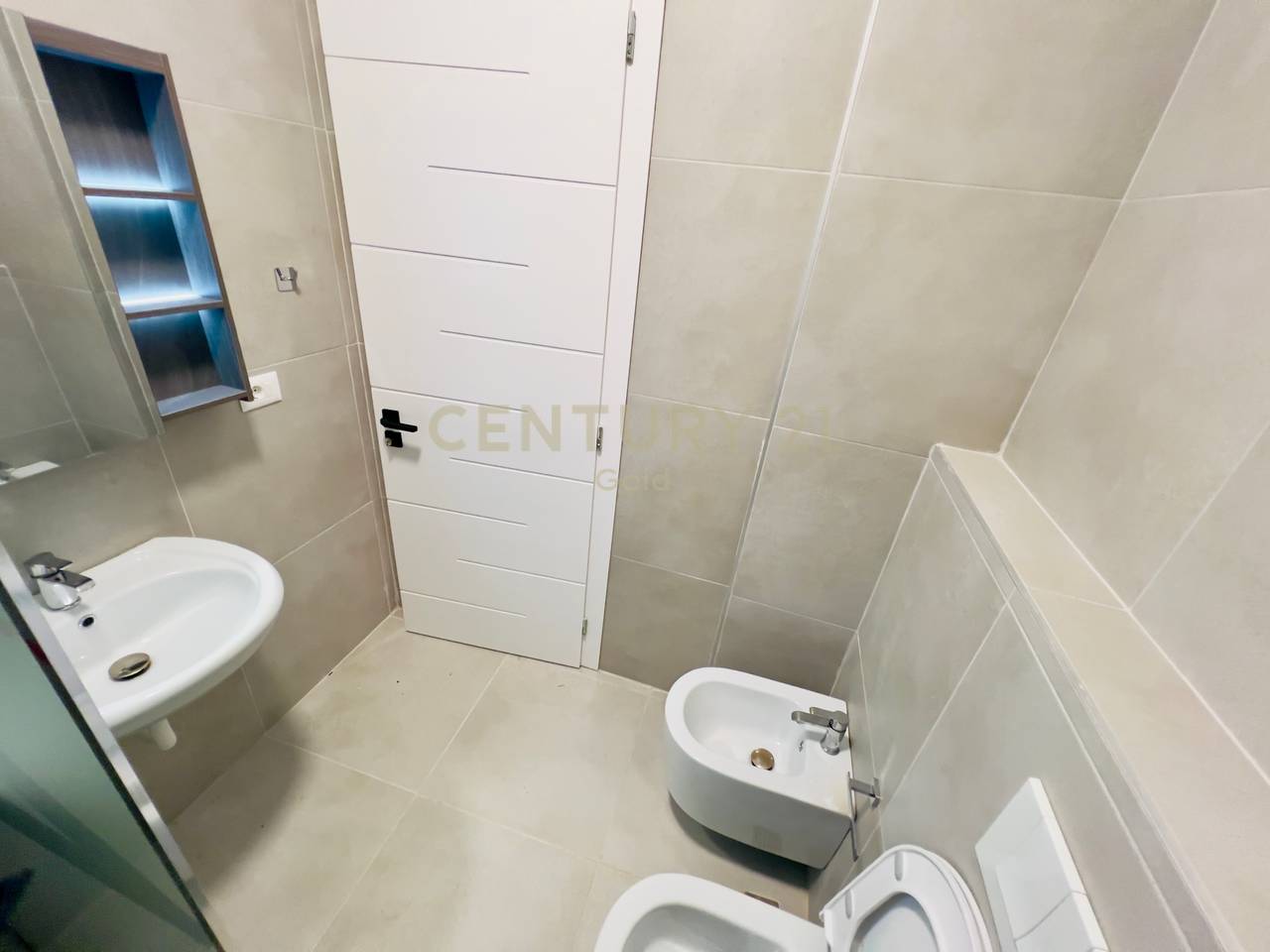 Apartament 2+1+2+1 Post Parking tek Arlsi Farmacia 10