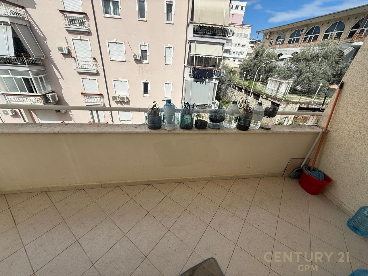 Apartament 3+1+2 +80m  Verande Per shitje në Fresk, Tiranë