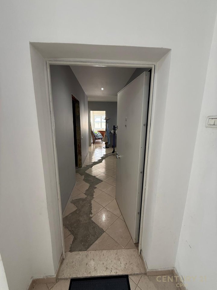 Apartament 3+1+2 +80m  Verande Per shitje në Fresk, Tiranë