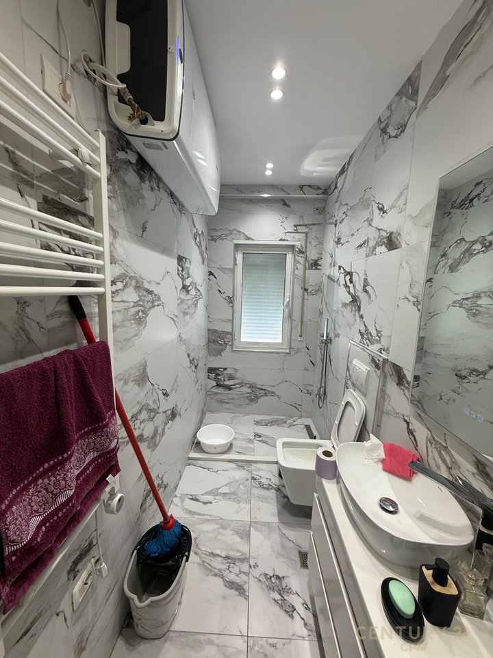 Apartament 3+1+2 +80m  Verande Per shitje në Fresk, Tiranë