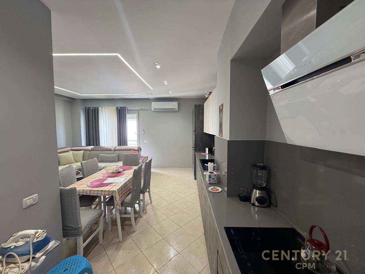 Apartament 3+1+2 +80m  Verande Per shitje në Fresk, Tiranë