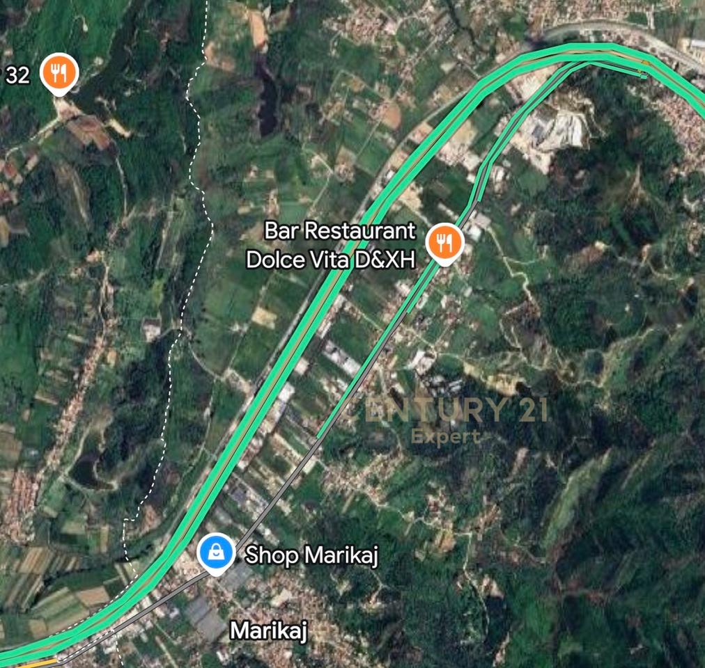 Toke dhe kapanone per shitje buze autostrades Tirane -Durres