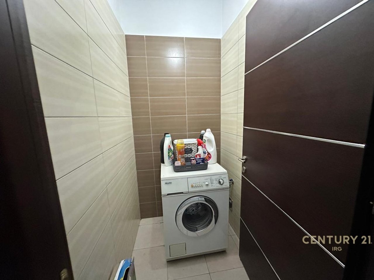 Apartament 2+1 per Qira prane Marinaj Hotel, Unaza e Re!