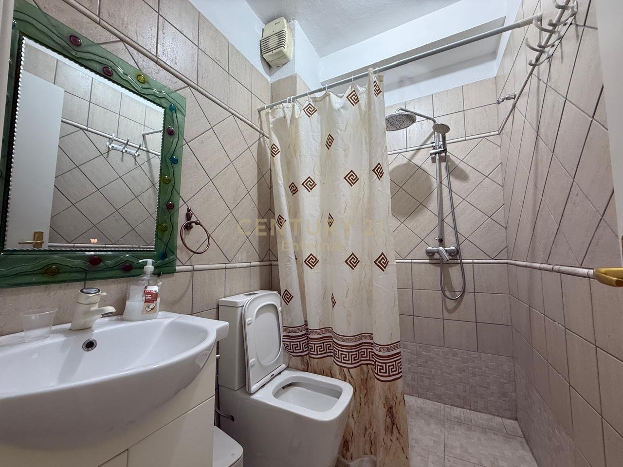 Apartament per Qera 2+1+2 Rruga e Barrikadave