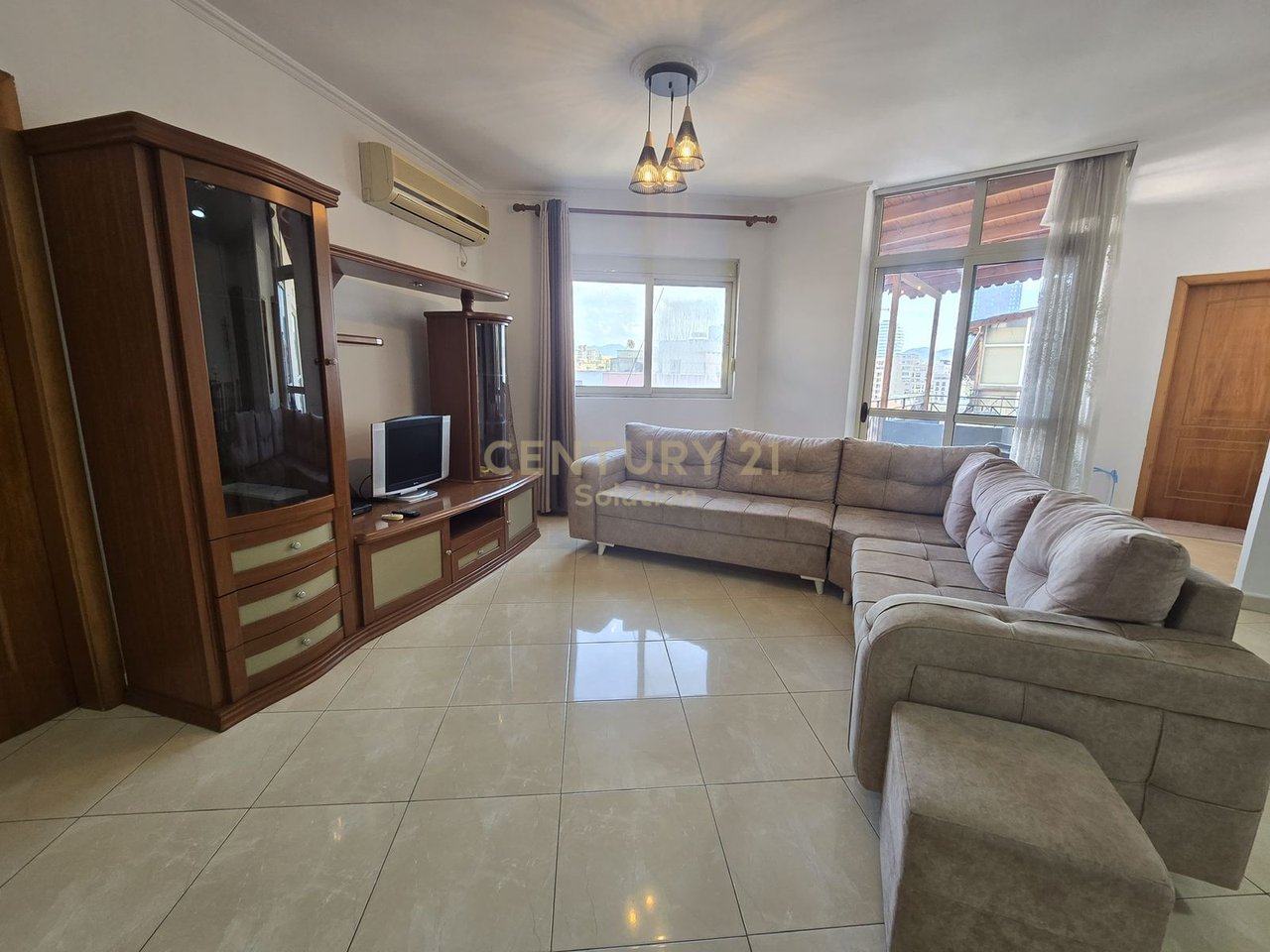 JEPET ME QIRA APARTAMENT 2+1  PRANE GJIMANZIT SAMI FRASHERI!