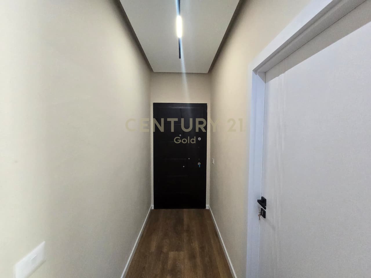 APARTAMENT LUKSOZ 2+1+2+ POST PARKIMI ME QIRA TEK KOPSHTI BOTANIK!