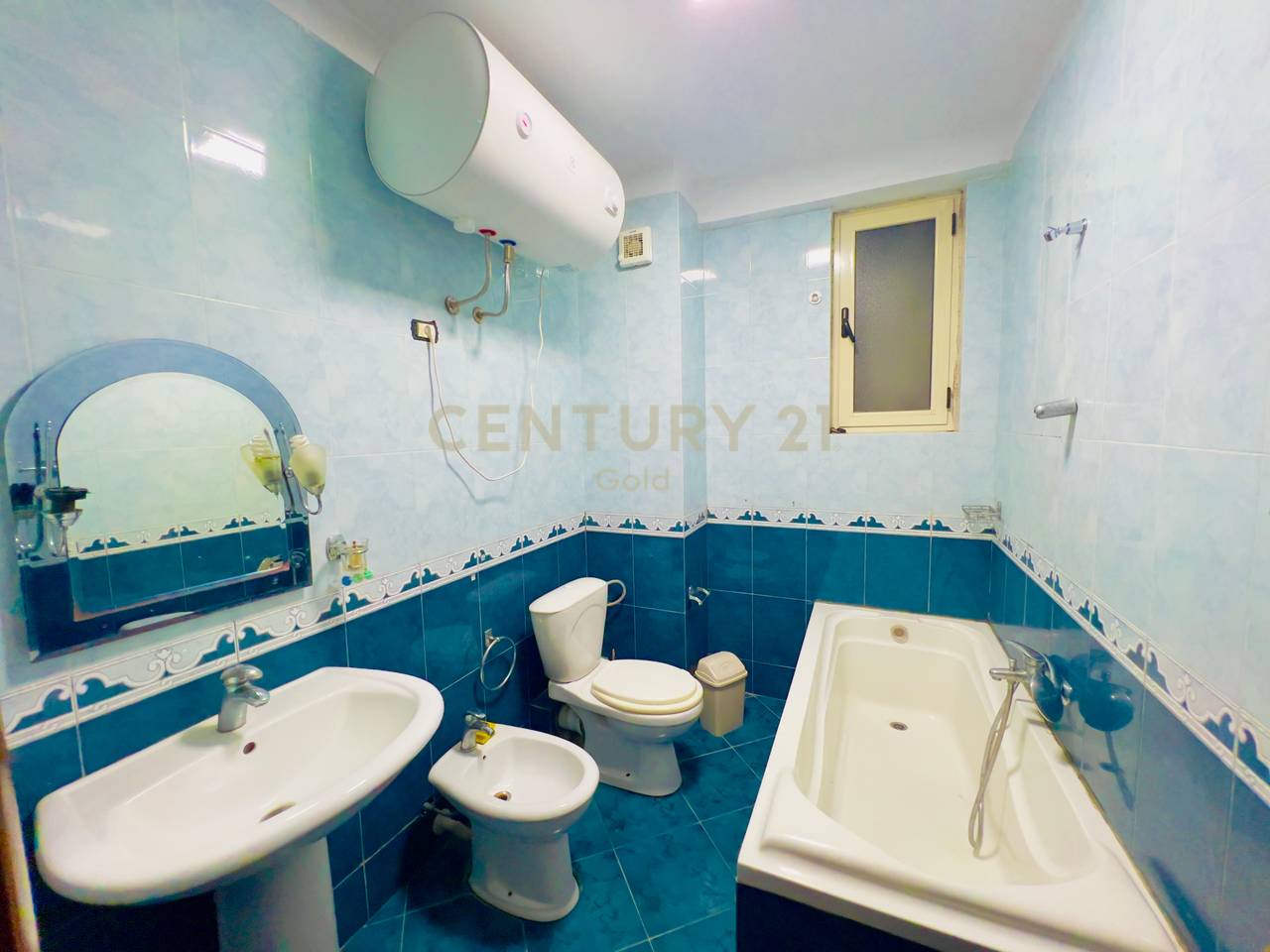 Appartamento 2+1+2 alla Comune di Parigi!